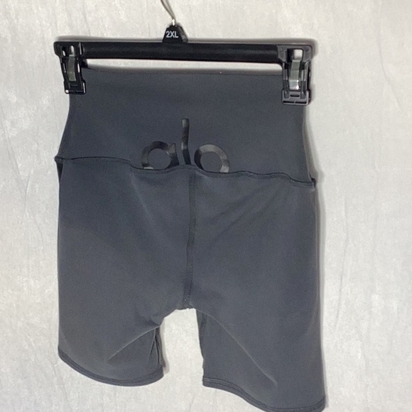 Alo short - Picture 2 of 9